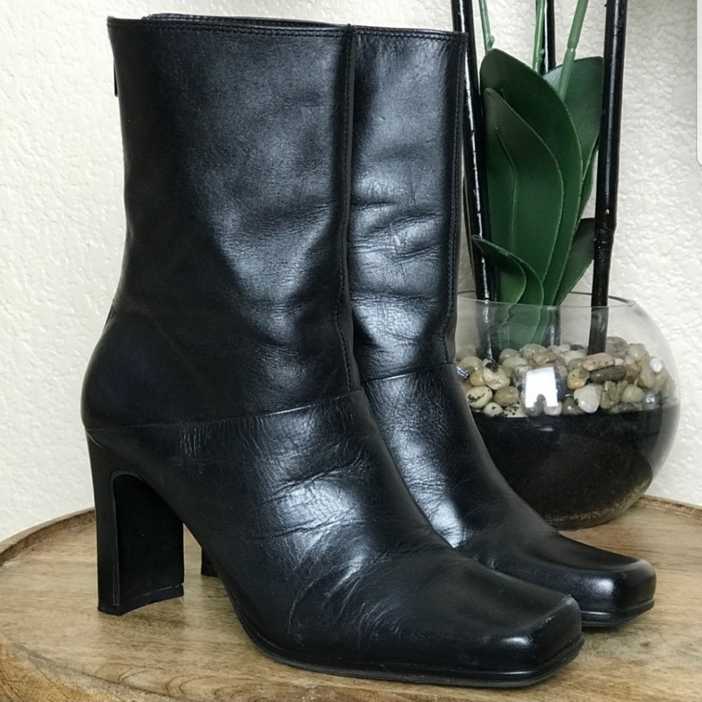 Heeled boots